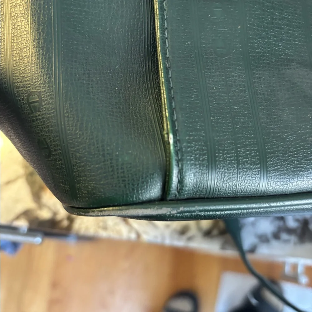 Etienne Aigner vintage hunter green bucket bag. - Picture 8 of 12